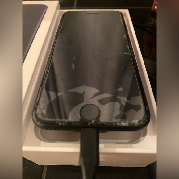 Black IPhone 7 - Picture 3 of 6